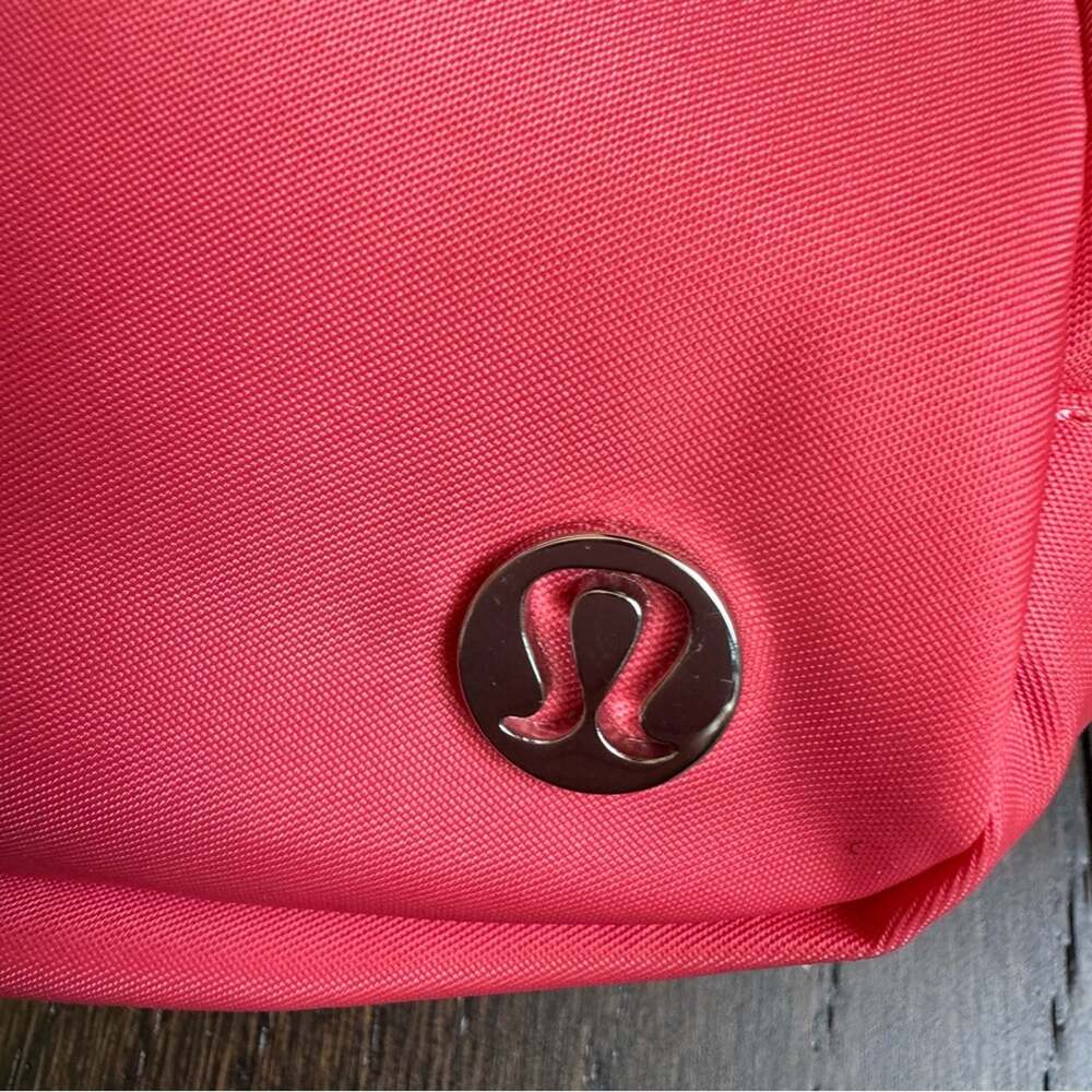 Lululemon Everywhere Belt Bag 1L Pale Raspberry - Picture 2 of 15